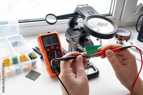 measurement with a multimeter of resistance in the board