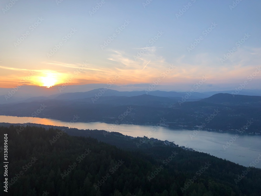 Fototapeta premium Sonnenuntergang am Wörthersee