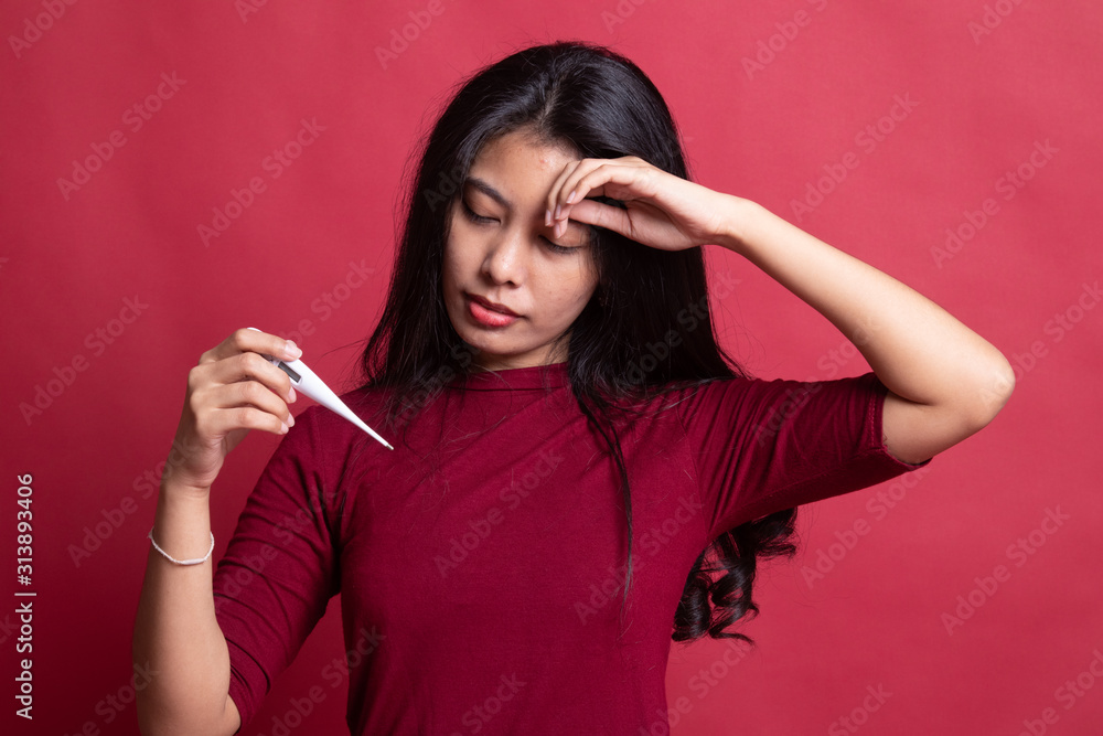 Young Asian woman got sick and flu.