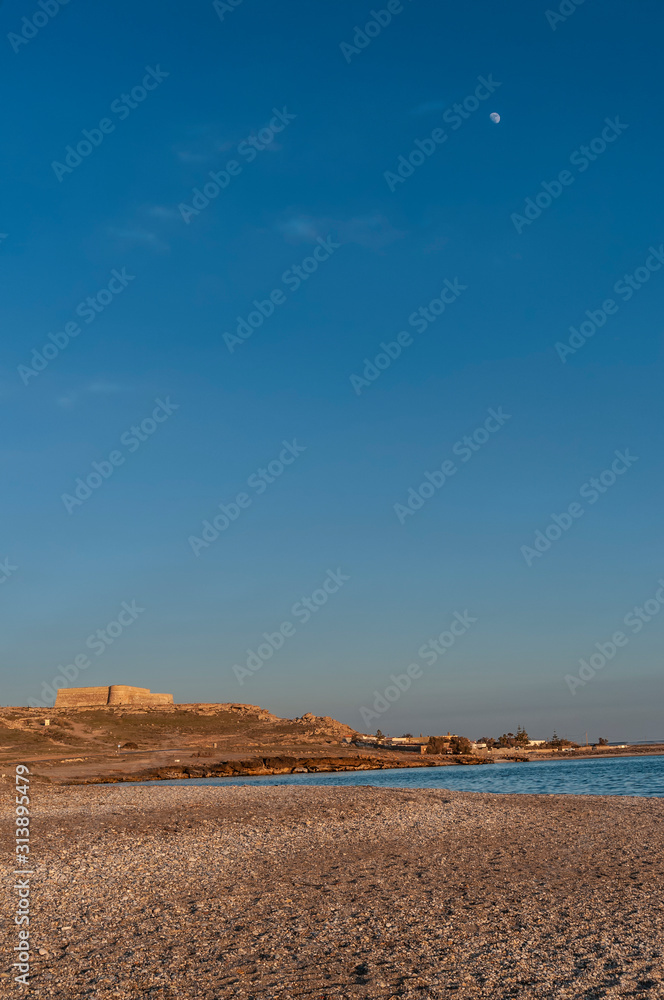 Castillo y playa de Guardias Viejas