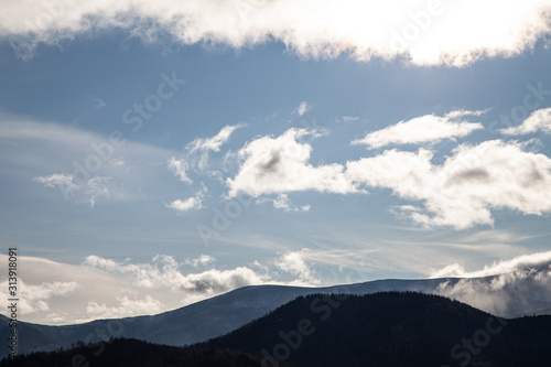 Fototapeta Naklejka Na Ścianę i Meble -  Niebo chmury i góry