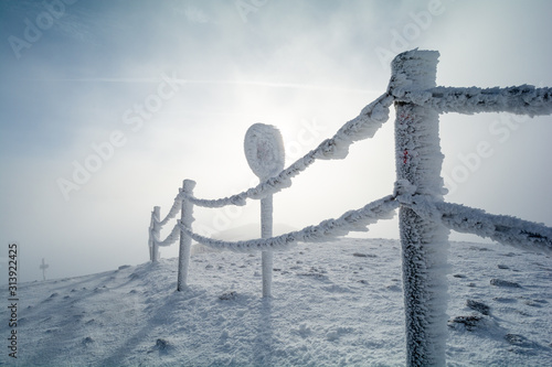 Fototapeta Naklejka Na Ścianę i Meble -  trail in Giant mountains during frosty winter, Poland and Czech republic border