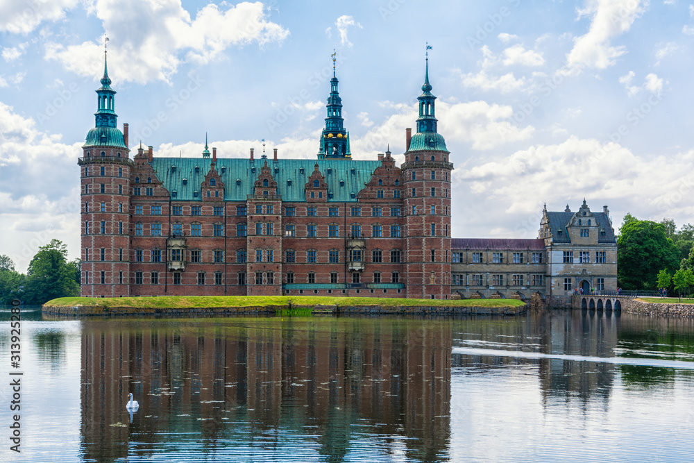 Fototapeta premium Schloss Frederiksborg im dänischen Hillerød