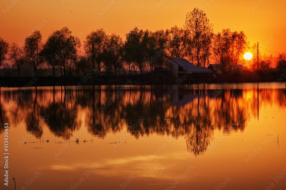 Fototapeta premium sunset over lake