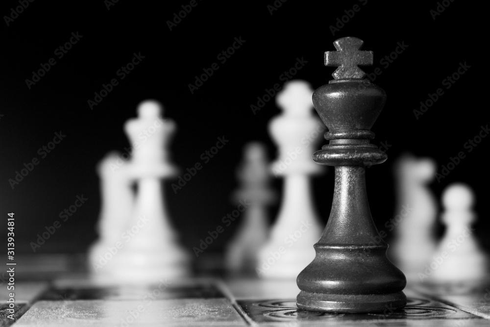 Scacchi fotografati su una scacchiera Scacchi fotografati su una scacchiera