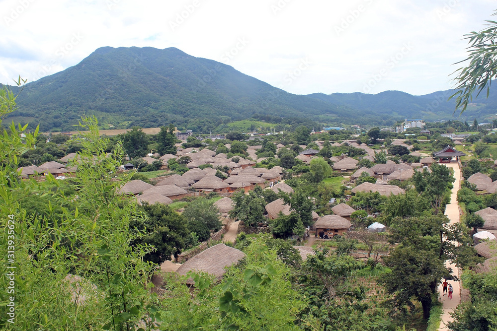 Obraz premium 초가 마을