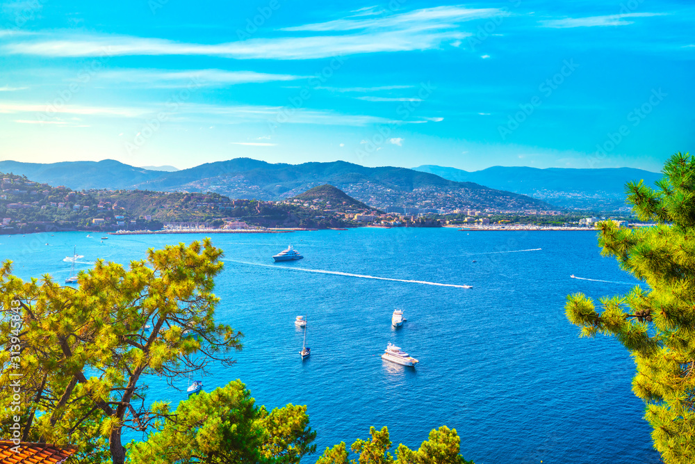 Fototapeta premium Widok na zatokę Cannes La Napoule. Lazurowe Wybrzeże, Lazurowe Wybrzeże, Prowansja
