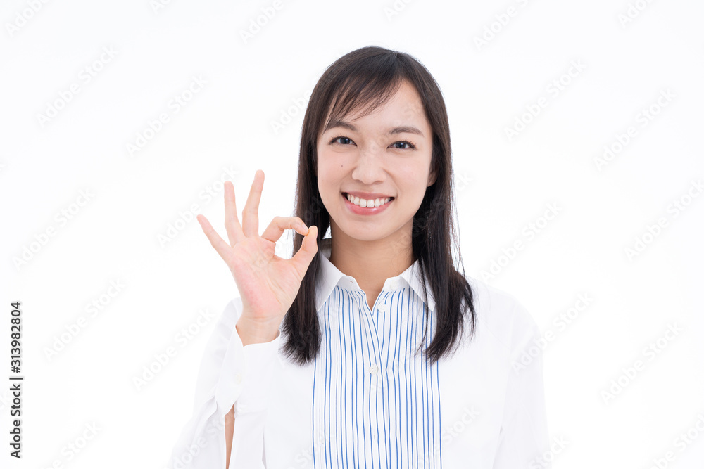 OKの合図をする女性