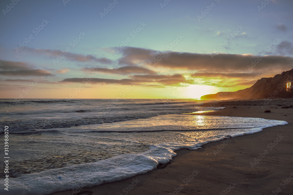 Obraz premium California Sunset along the Beach
