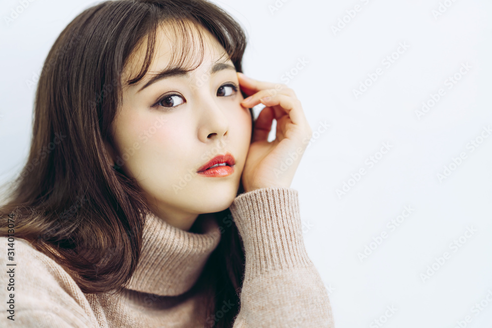 ニットを着た女性 ニットを着た女性