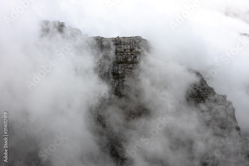Clouds rolling over Table Mountain in Cape Town, Southafica. This fenomenon is called Tablecloth.