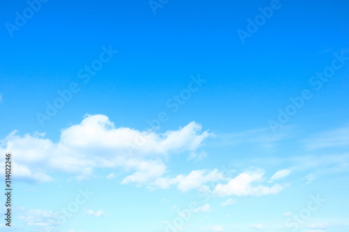 青空に浮かぶ雲