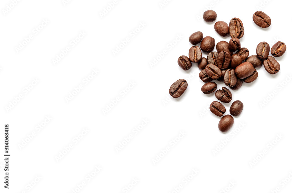 Naklejka premium Ziarna kawy. Pojedynczo na białym tle