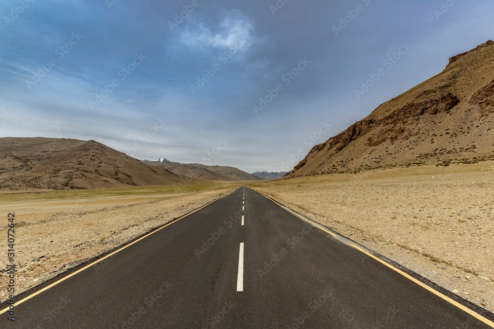 beautiful landscape view of manali - leh highway road beautiful landscape view of manali - leh highway road