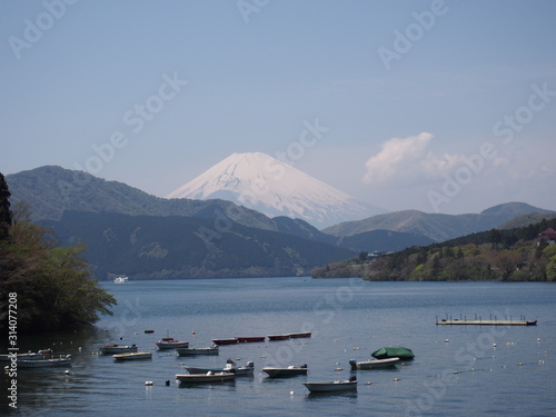 芦ノ湖から見た富士山