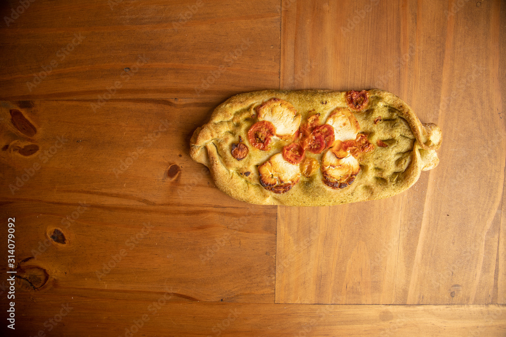Toast with tomato pesto and goat cheese Toast with tomato pesto and goat cheese