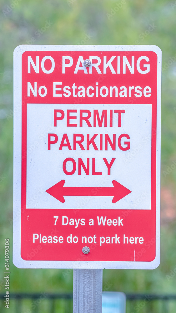 Vertical Red No Parking warning sign duplicated in Spanish Vertical Red No Parking warning sign duplicated in Spanish