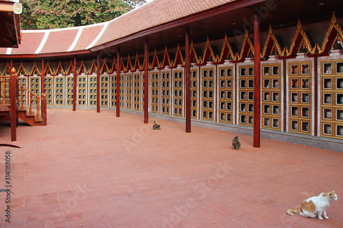 buddhist temple (Wat Intharavihan) in bangkok in thailand photo