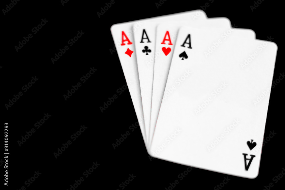 barajo de cartas en fondo negro