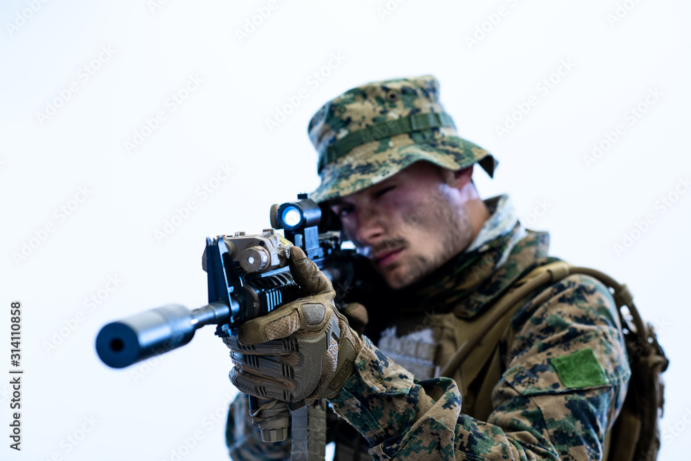soldier in action aiming laseer sight optics
