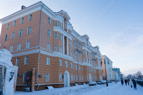 Fototapeta Naklejka Na Ścianę i Meble -  Nizhny Novgorod. Buildings on the Verkhnevolzhsky embankment in the winter