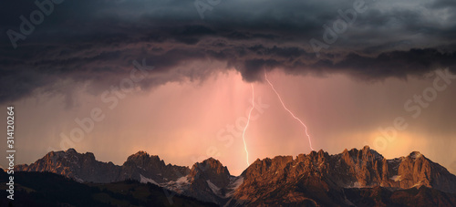 Wilder Kaiser Panorama mit Gewitter und Blitz photo