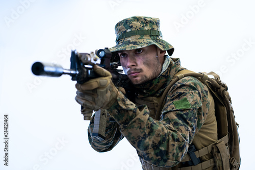 soldier in action aiming laseer sight optics