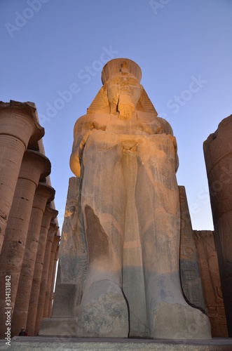 STATUE DE RAMSES II TEMPLE DE LOUXOR photo