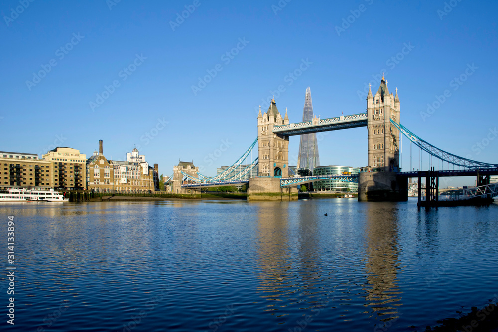 UK, England, London, Shard with Tower Bridge