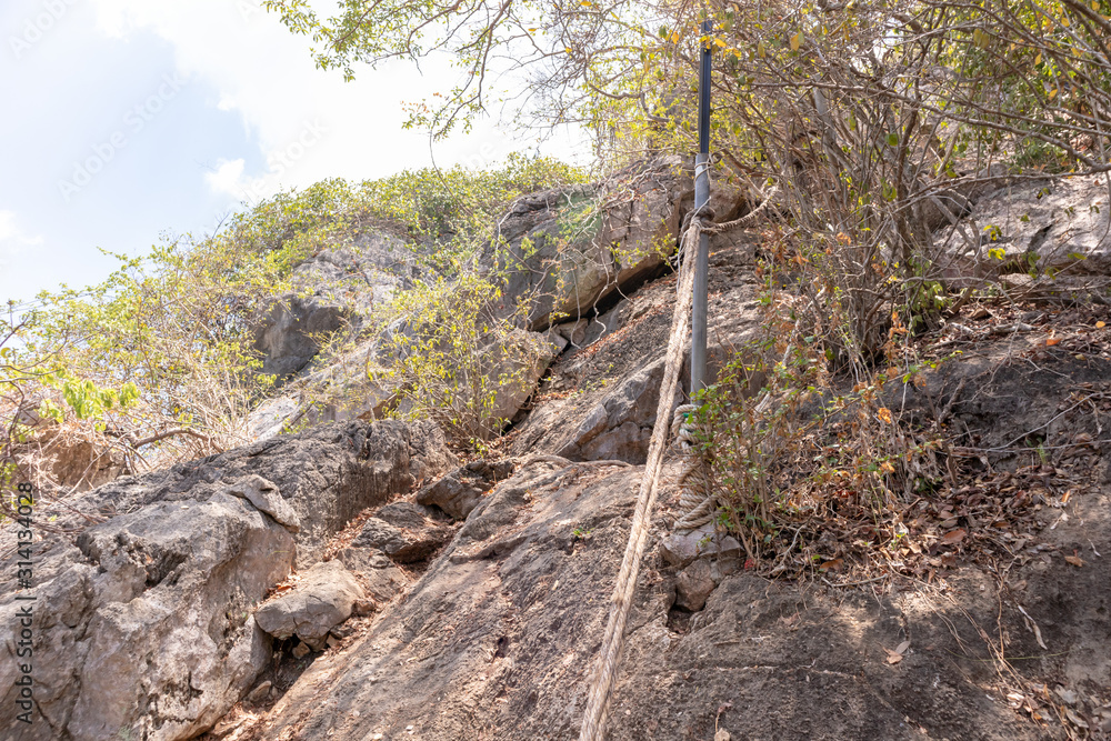 Cliff waiting for people to climb up with a rope to facilitate.With the sky as the target Cliff waiting for people to climb up with a rope to facilitate.With the sky as the target