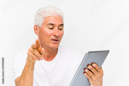 Mature caucasian man holding a tablet © Asier