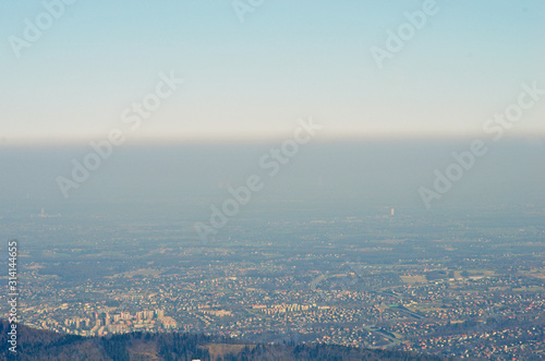 Straszliwy smog nad miastem © Patdrig Torc