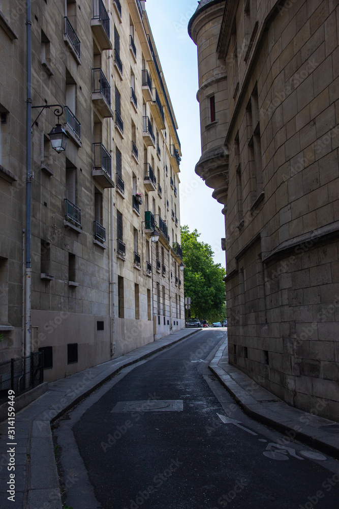 Narrow Paris street