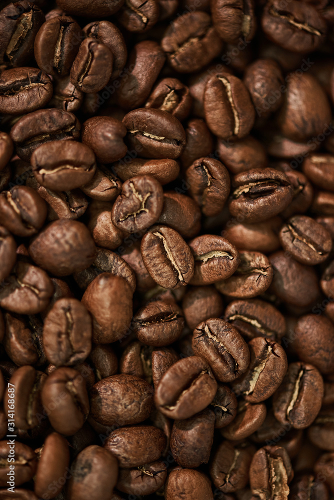 Naklejka premium Brown roasted coffee beans. Background.