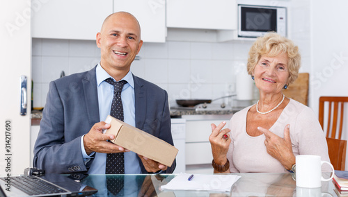 Agent showing box to woman