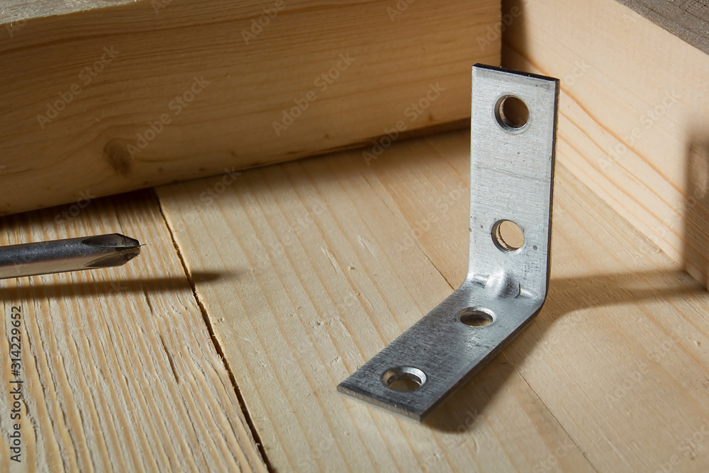 Metal corners for fastening wooden boards