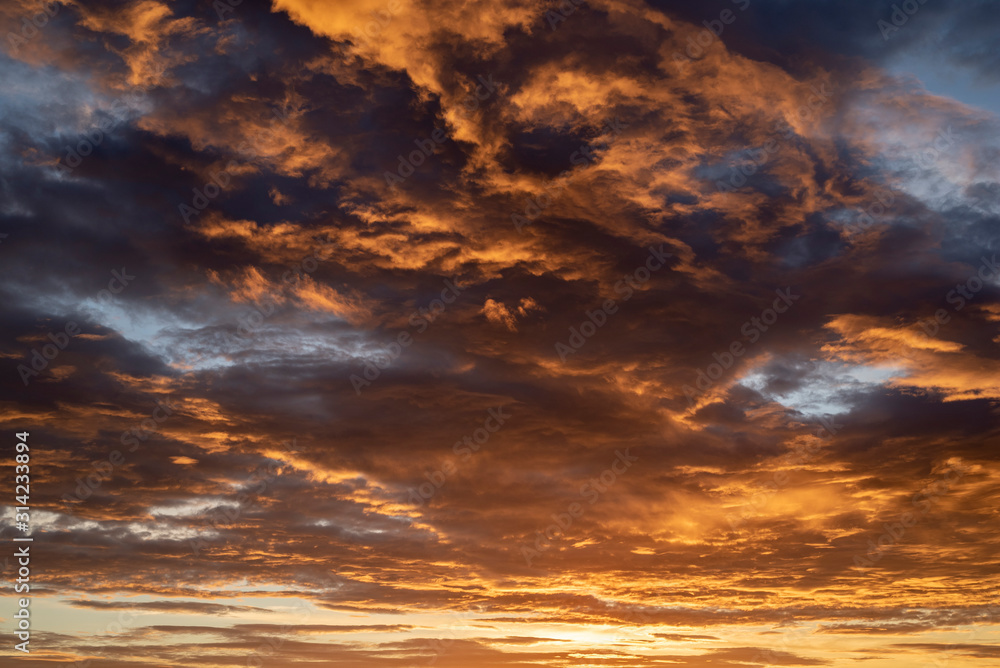 Fototapeta premium Sunset / sunrise dramatic sky with dark clouds with atmospheric effect