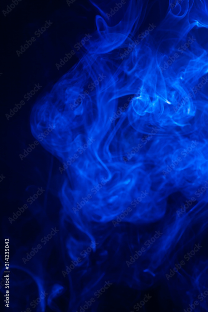 Obraz premium Blue smoke on black background.
