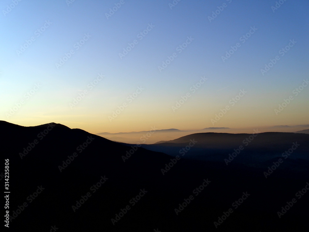Piękny widok z Babiej Góry we mgle...