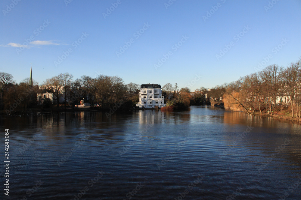 Winter in Hamburg; Blick von der Krugkoppelbrücke in die Alster Winter in Hamburg; Blick von der Krugkoppelbrücke in die Alster