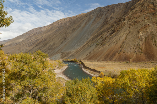 Fototapeta Naklejka Na Ścianę i Meble -  Kokemeren river, Kyzyl-Oi Kyrgyzstan, mountain river, autumn landscape