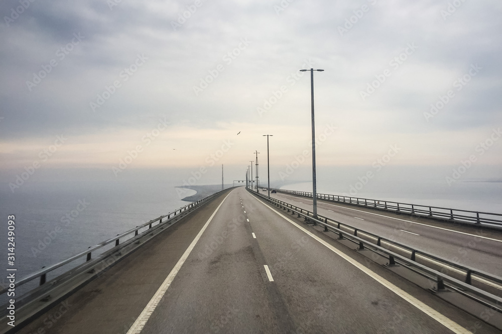 Fahrt über die Öresundbrücke zwischen Kopenhagen und Malmö