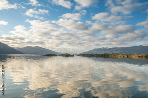 Wolkenformation in den Kanälen von Patgonien  in Chile