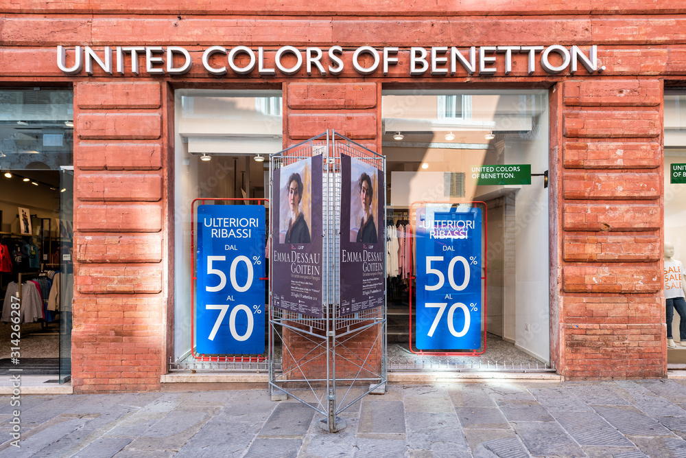 Perugia, Italy - August 29, 2018: United Colors of Benetton retail clothing  store, shop entrance with nobody, no people on street sidewalk, windows and  clothes on display Stock Photo | Adobe Stock