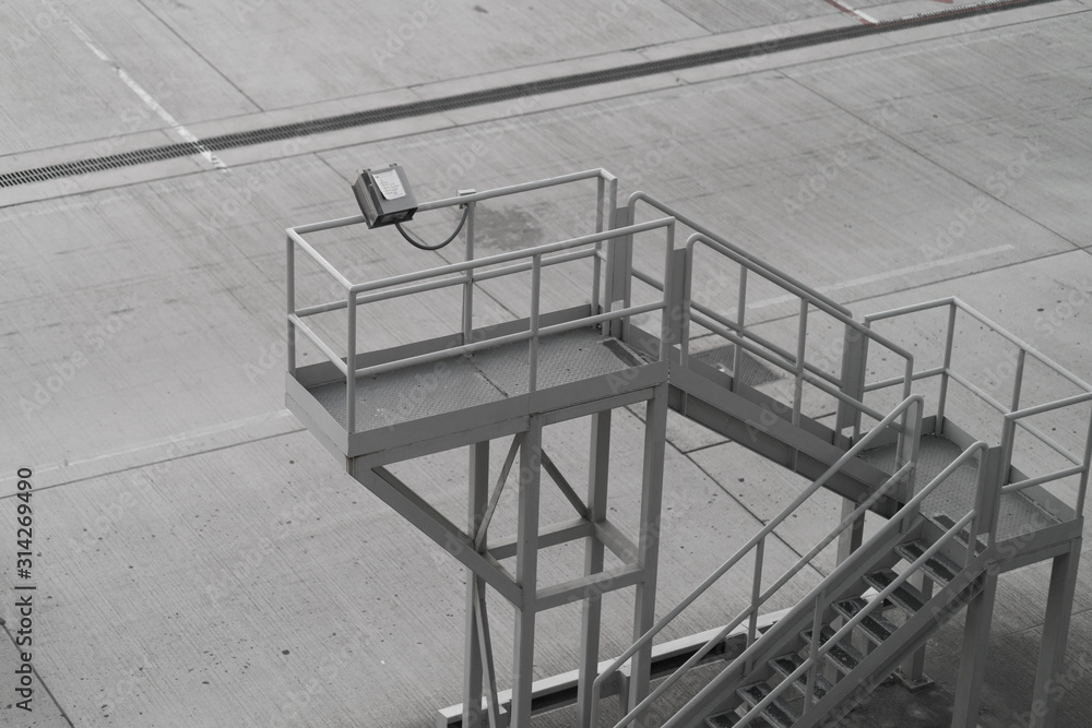 Ladder for airport auxiliary maintenance