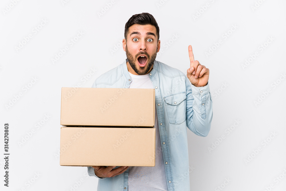 Young caucasian man moving to a new home isolated having an idea, inspiration concept.