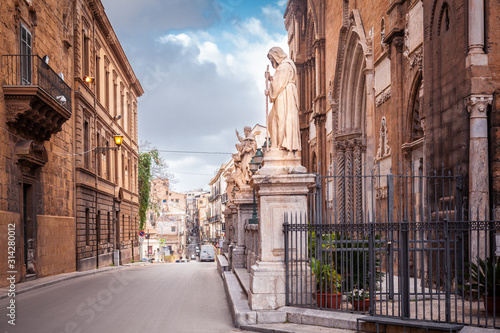 Fototapeta Naklejka Na Ścianę i Meble -  Palermo Cathedral, marble statues, Palermo, Sicily, Italy