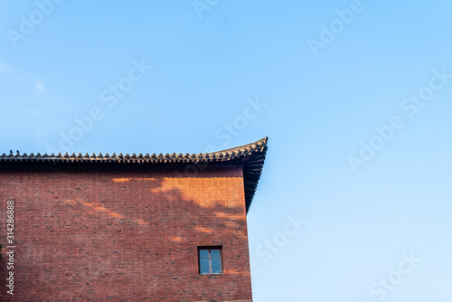Red brick walls under a blue sky © Kai Zhao