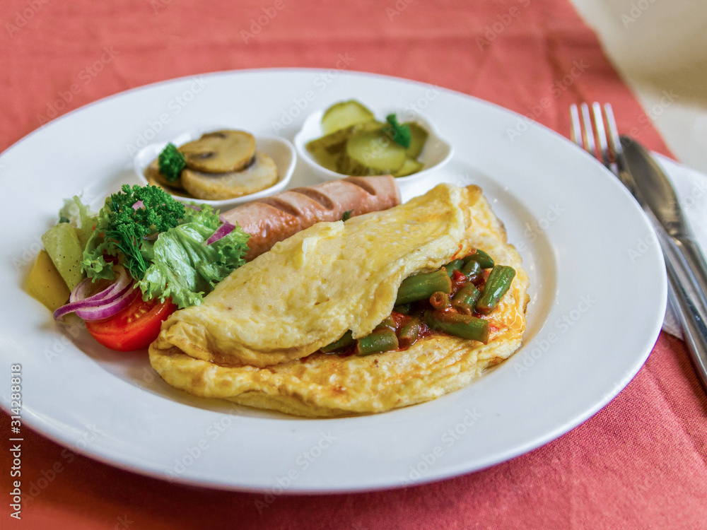 Omelet with stewed peas, sausage, fresh vegetable salad, mushrooms and pickles Omelet with stewed peas, sausage, fresh vegetable salad, mushrooms and pickles