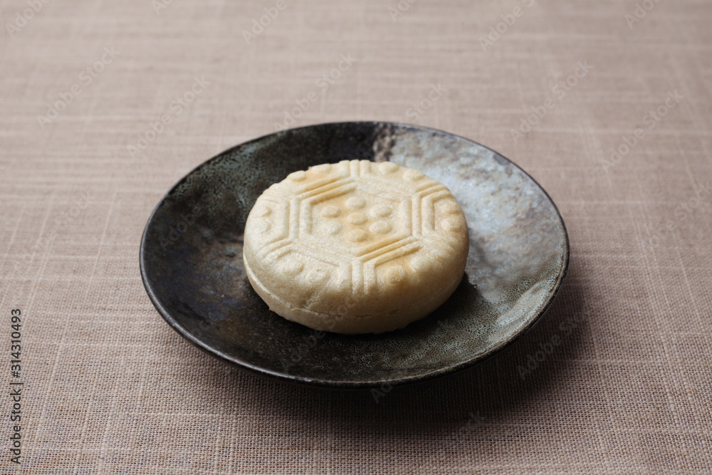 もなか 最中 日本のお菓子 和菓子 テーブル Stock Photo | Adobe Stock